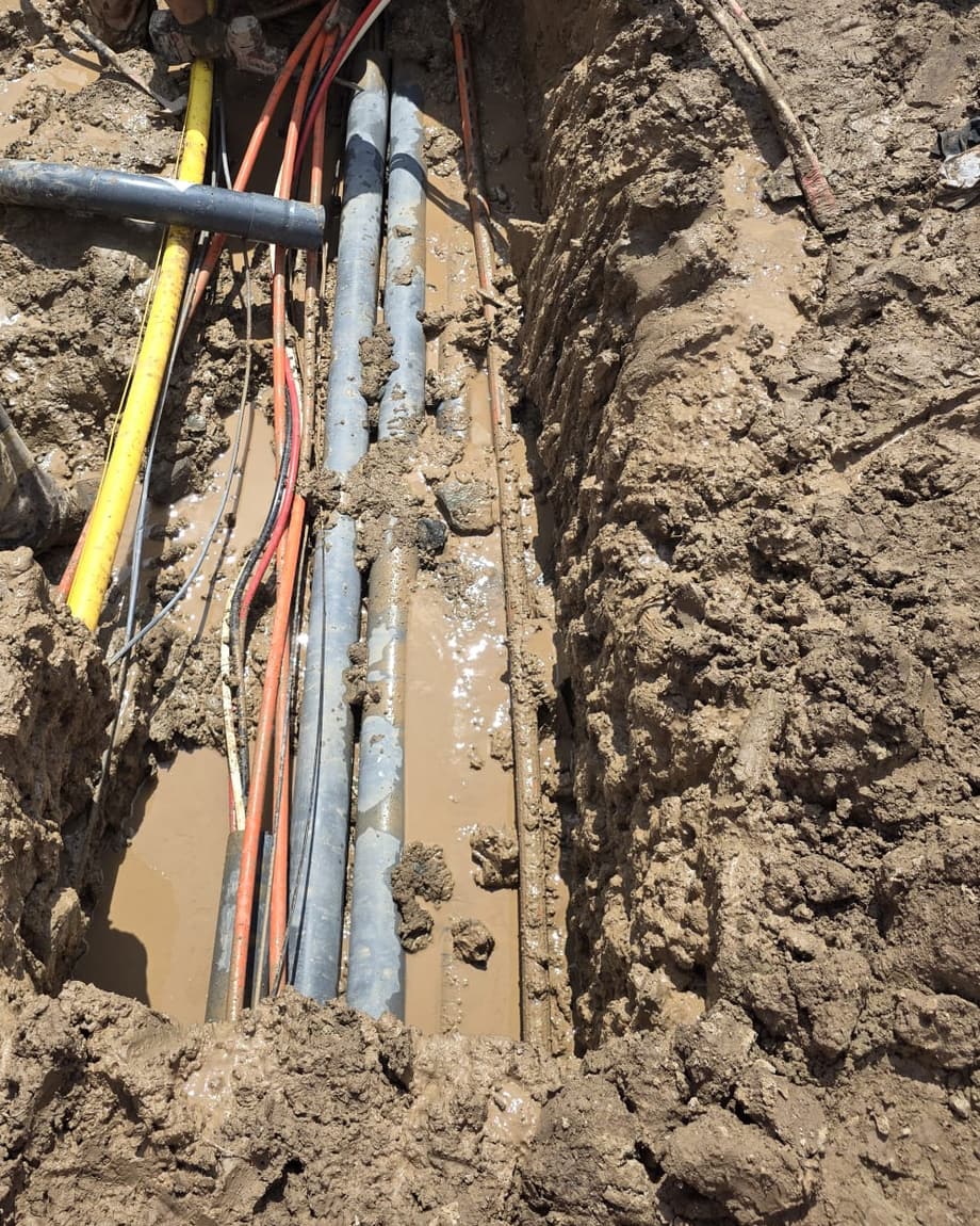 AMG Hydrovac daylighting a congested utility corridor with a live gas main exposed damage-free